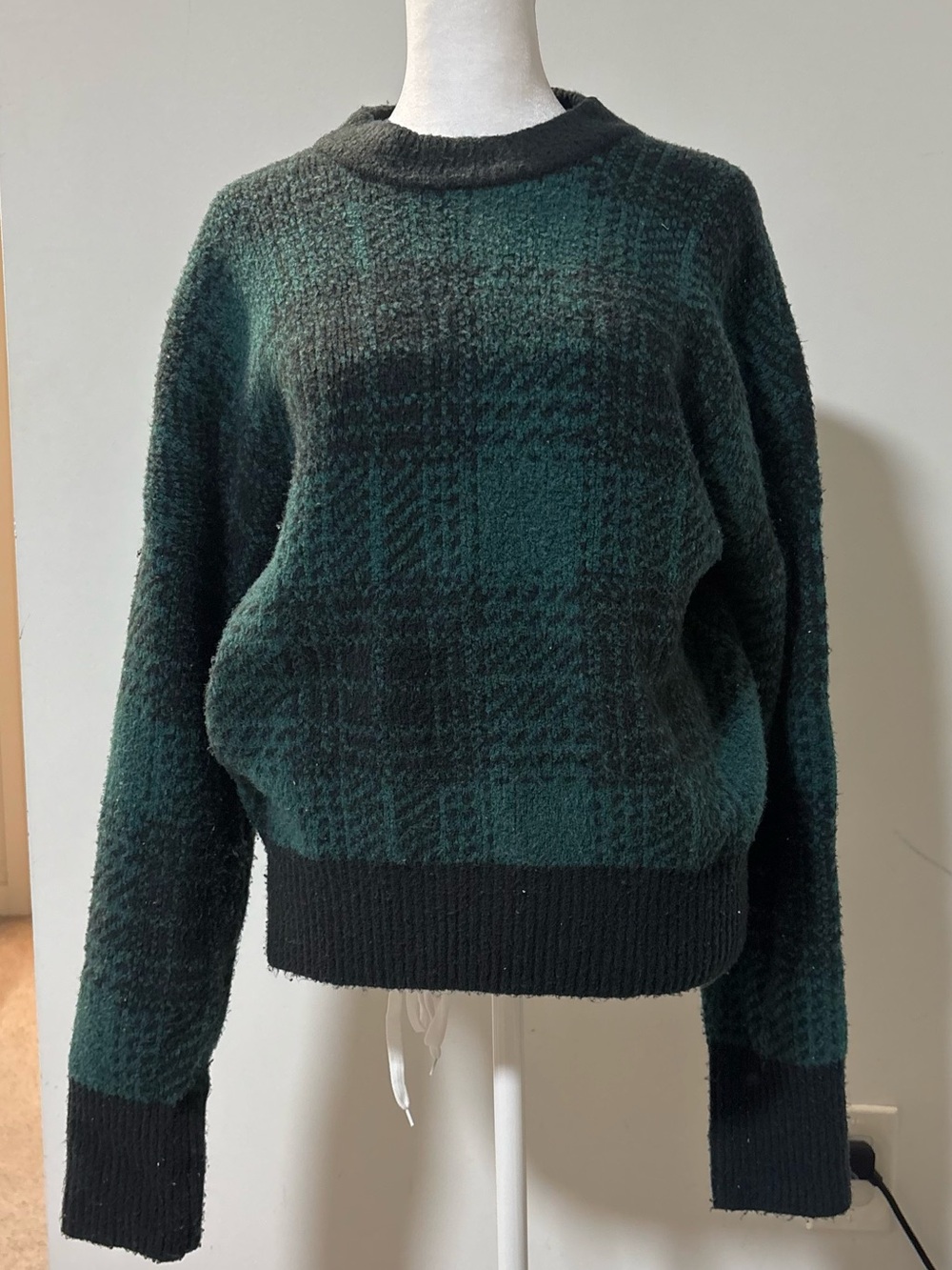 Abercrombie & Fitch Green and Black Plaid Crewneck Sweater
